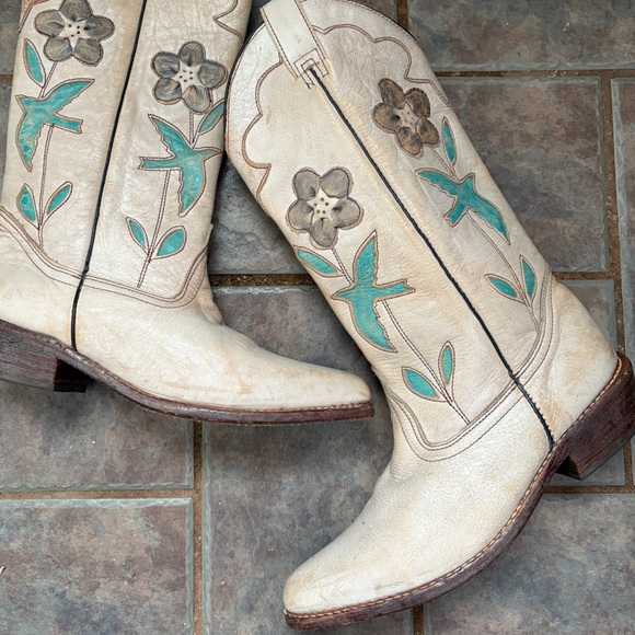 BED STU Rare boots VALENCIA NECTAR LUX Floral Bird White Green Red Blue Size 8.5